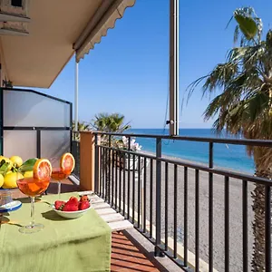 Loft Balcone Sul Mare Letojanni